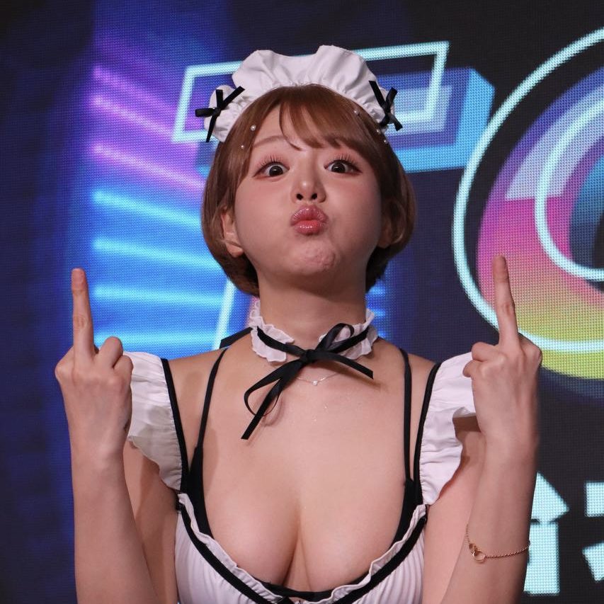 Hamasaki_mao's tweet photo. 本日残念なことに
写真詐欺と言われまして、私は詐欺してるつもりはなかったのですが
今までそう感じた方々すみませんでした。
今後は
この人が来ると思って
来てください🫶 https://t.co/qkQcrGW3Kq