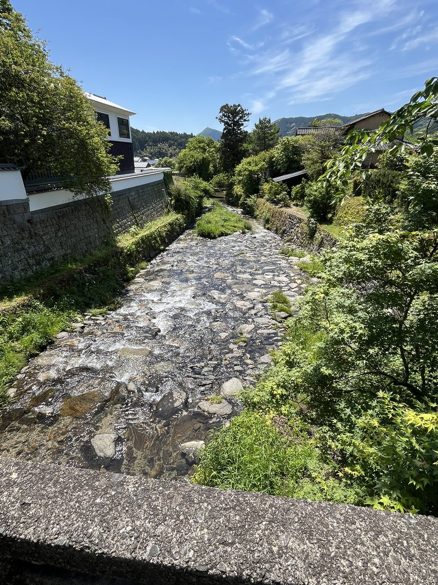 TS17022759's tweet photo. ゴールデンウィークに福岡に帰省して、家族と小石原民陶祭の帰りに、朝倉市の秋月城を訪れました。秋月藩は福岡藩から分家した黒田長興を初代とする小藩です。長興は長政の三男でした。城下町を築き、小京都のような街並みがあります。
#秋月城　#福岡県朝倉市　#黒田長興 https://t.co/kXeRTpHHoc