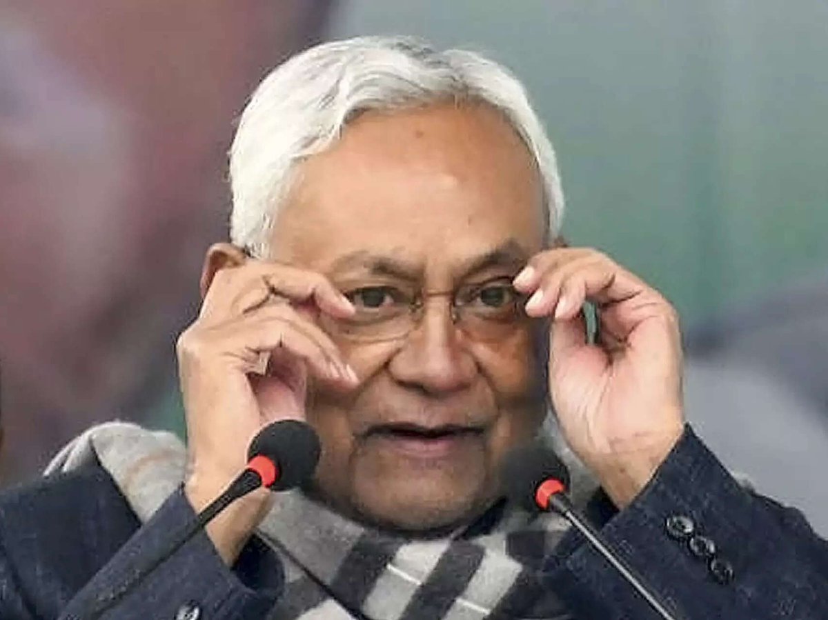 ममता बनर्जी ने प्रेस कॉन्फ्रेंस में कहा : उद्धव ठाकरे, तेजस्वी यादव, राहुल गांधी, अखिलेश यादव, हेमंत सोरेन सभी ने फोन कर के समर्थन जताया है.

आगे ममता बनर्जी ने कहा, इंडिया गठबंधन मजबूत है. वाह दीदी चुनाव हारने के बाद अब इंडिया गठबंधन याद आ रहा है ?

अगर ममता बनर्जी ने 2023 में