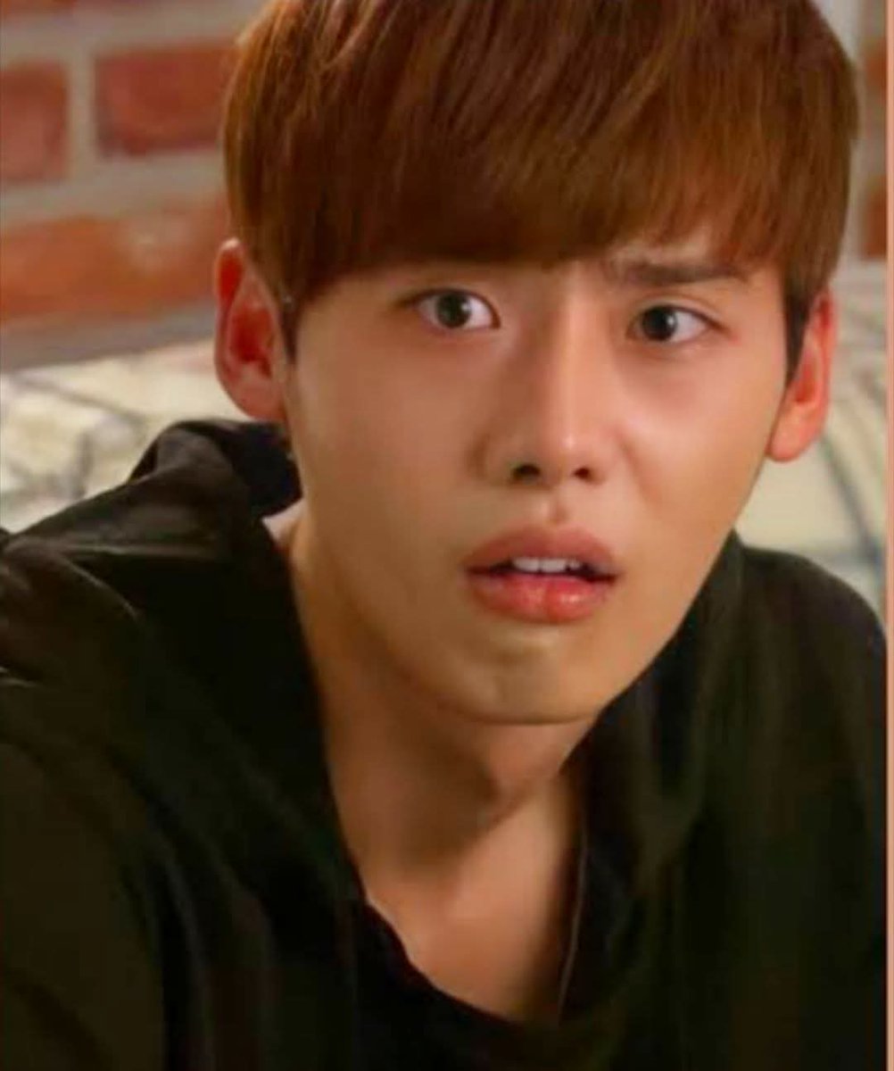 Iam_Janudi's tweet photo. Lee Jong Suk upon learning that he is one of the primary suspects on the exposure of Seong Huiju and Grand Prince I-An's Marriage Contract. 😭😂

#PerfectCrown #PerfectCrownEp9
#LeeJongSuk #IU #ByeonWooSeok https://t.co/PLF3zKe90a
