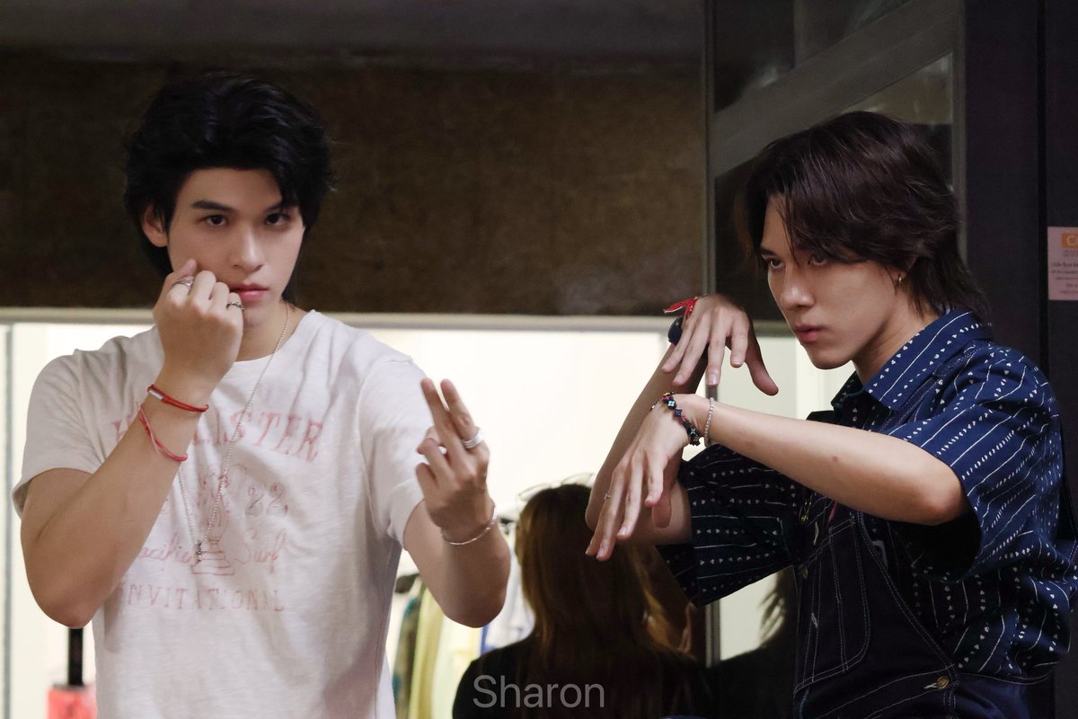 ylliSharon's tweet photo. 🤜🤛

#WUTheSeriesEP1 https://t.co/Q5WHizxrEH