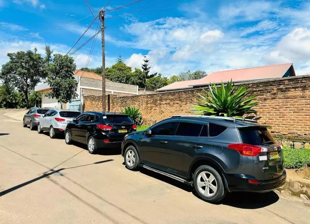 reycarrentals's tweet image. Planning a safari in 2026? Discover the latest car rental Rwanda prices and find the perfect 4x4 Car Rental Rwanda for your journey! 
reycarrentalskigali.com/cost-of-rentin… 

#ReyCarRentals #VisitRwanda #4x4Rwanda #CarRentalKigali #RwandaSafari #ToyotaTXL
