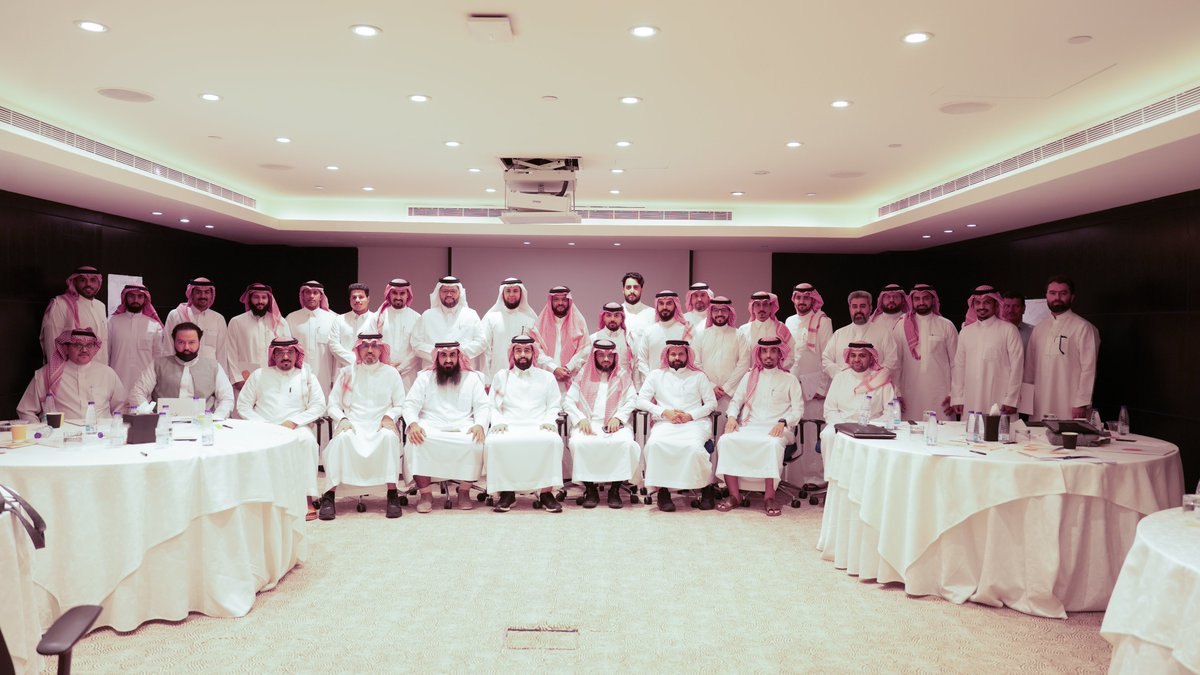 CEO_ADVISORY's tweet photo. تم بحمد الله وتوفيقه تخريج الدفعة رقم (51) من برنامج الرئيس التنفيذي حيث عقدت في مدينة الرياض 28 ابريل 2026، بحضور 32 رئيس تنفيذي ورائد أعمال.. رحلة مكثفة من التعلّم والتطبيق وتبادل الخبرات وبناء العلاقات، شكرًا لكل من شاركنا هذا النجاح. https://t.co/Yeprs3UhcT