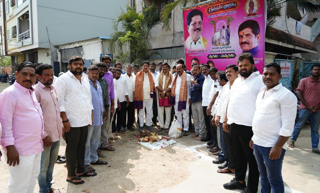 mkrkkpmla's tweet photo. తేదీ 06.05.26 బుధవారం నాడు @kkpmla కూకట్ పల్లి డివిజన్ లో  సాయిబాబా నగర్ కాలనిలో  &amp; ఎ వి బి పురం లలో   సి సి రో���్స్ 50  లక్షలు  - ప్రశాంత్  నగర్  కమాన్ సెంటర్ ��ీడియన్ పనులు 75  లక్షలు   - మొత్తము  125  లక్షలు అభివృద్ధి పనులకు శంకుస్థాపన చేసారు https://t.co/8E1Y28pbdB