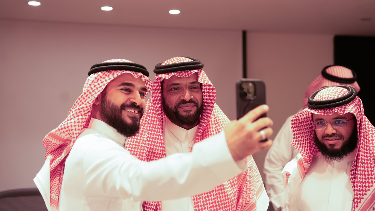 CEO_ADVISORY's tweet photo. تم بحمد الله وتوفيقه تخريج الدفعة رقم (51) من برنامج الرئيس التنفيذي حيث عقدت في مدينة الرياض 28 ابريل 2026، بحضور 32 رئيس تنفيذي ورائد أعمال.. رحلة مكثفة من التعلّم والتطبيق وتبادل الخبرات وبناء العلاقات، شكرًا لكل من شاركنا هذا النجاح. https://t.co/Yeprs3UhcT
