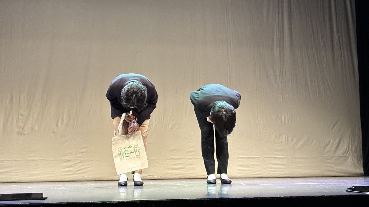 t____h_h's tweet photo. もめんと 第2回単独ライブ「にっちもさっちも」
ネタも映像も全部全部最高！もめんとさんの表情が大好き🫶
それぞれ別のコントだけど、時間軸や場所がずれて繋がりがみえる構成が凄かった。90分でひとつの小さな世界を全部見たようで楽しかった！！ https://t.co/Xe8saNipvg