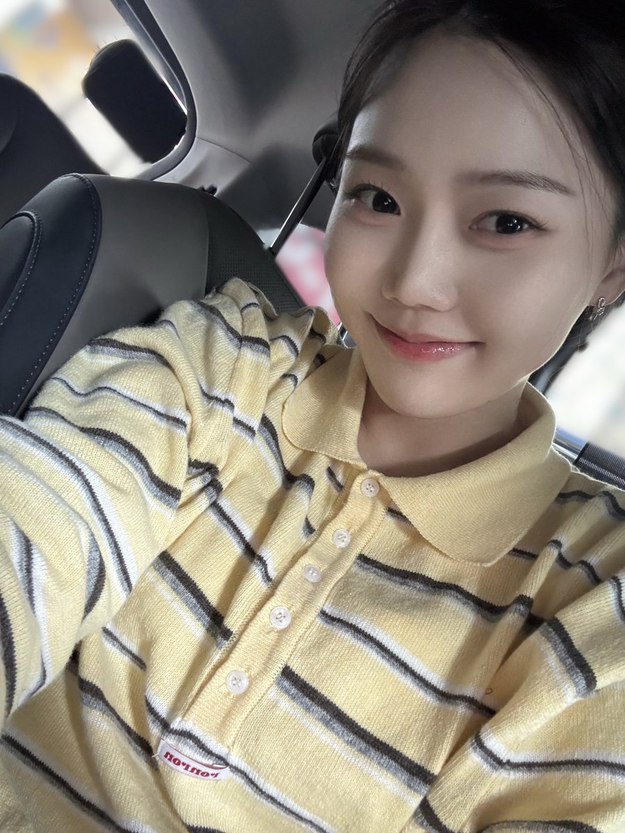 OHMYGIRL_official tweet media