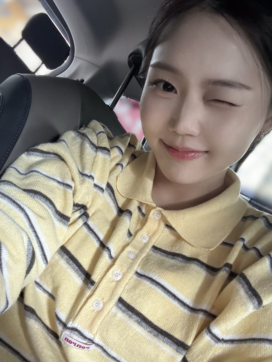 OHMYGIRL_official tweet media