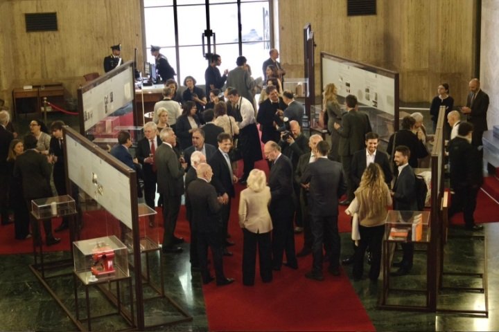 mimit_gov's tweet photo. 🖼️ 🇮🇹 Inaugurata a #PalazzoPiacentini la mostra dedicata ad #AIDAF- le #impresefamiliari.
L'esposizione valorizza 20 aziende simbolo del #MadeinItaly insignite del #PremioAlbertoFalck.
Aperta al pubblico fino al #15maggio dal lunedì al venerdì.
https://t.co/gVNxAKNb24 https://t.co/4FDTsqGvmp