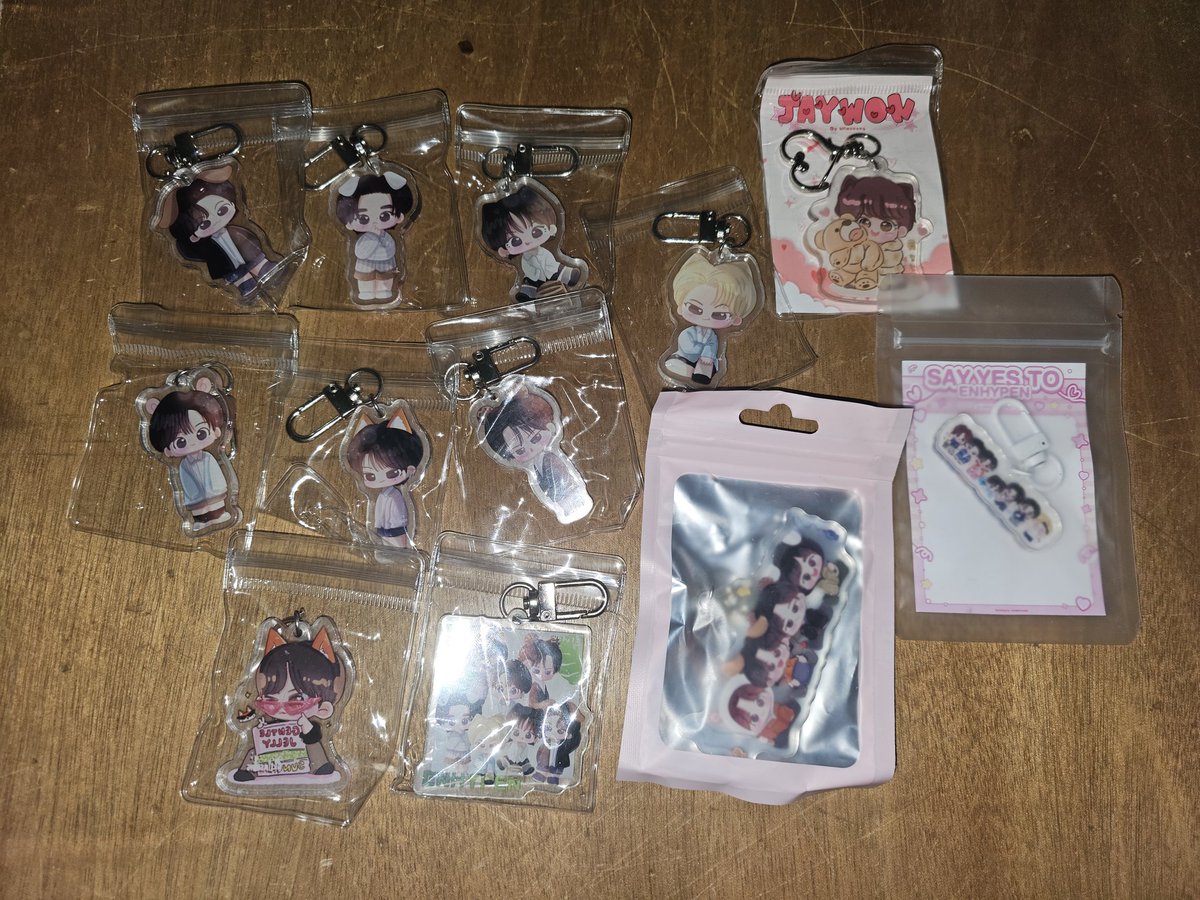 Baka me inch ? Hndi man yan nagamit and nabuksan 🥺 30-25 lang each 🥺 prio taking more para sulit naman sf 🥰

Tags : enhypen keyrings anik anik