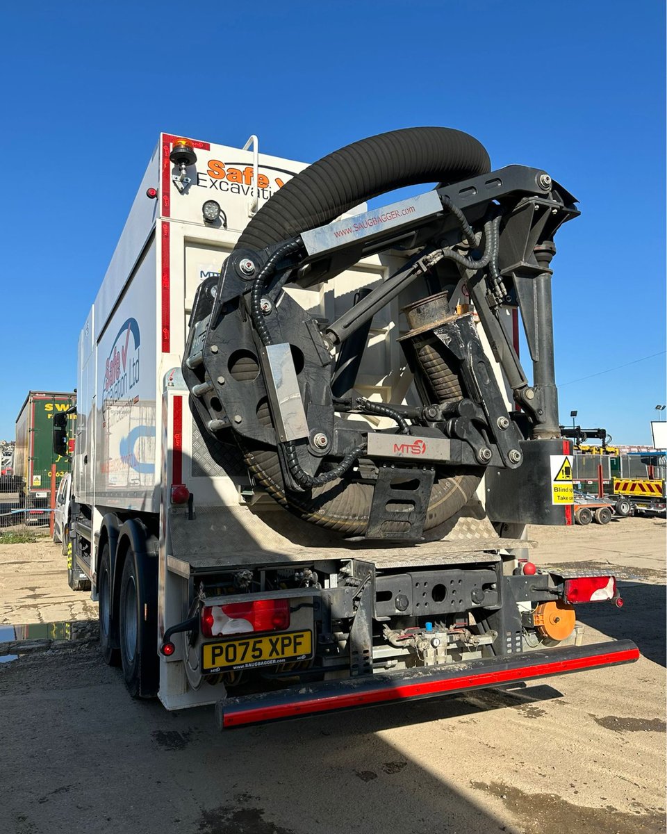 safe_excavation's tweet photo. The business end of the job 💪 

Hose set, truck in position and ready to deliver clean, controlled excavation with minimal disruption.

📞 01634 505 505 https://t.co/gIU4uUoVVs