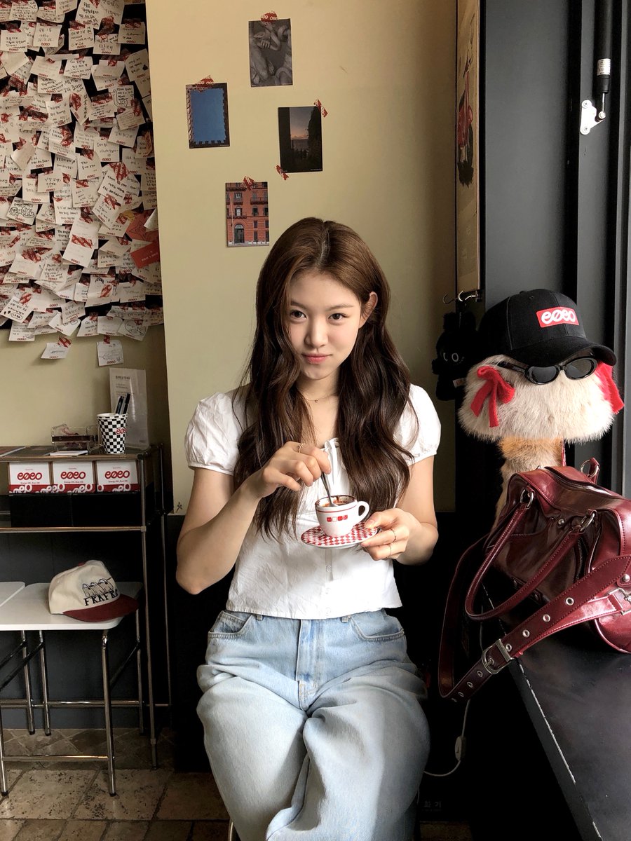 heartsignal_chA's tweet photo. 핱시5 민주 일상 사진 가져왔다!!!!
완전 인스타 재질 디즈니 여주 아니냐고...ㅇㅇ ㅠㅠㅠㅠ

#채널A #하트시그널5 #HeartSignal5 https://t.co/zOuQYYQOzt