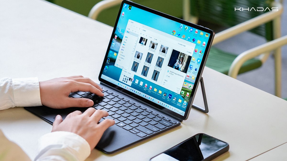 khadas_official's tweet photo. Your outdoor desk, ready in seconds.
Meet Mind xPlay — a portable display for Khadas Mind mini PC.
From café tables to park benches, keep your Windows workflow moving with fewer cables and more screen space.
Explore: https://t.co/85D1lr48Ia
#Khadas #MindxPlay #WorkAnywhere https://t.co/USzxMQAzoz