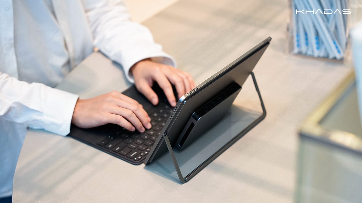 khadas_official's tweet photo. Your outdoor desk, ready in seconds.
Meet Mind xPlay — a portable display for Khadas Mind mini PC.
From café tables to park benches, keep your Windows workflow moving with fewer cables and more screen space.
Explore: https://t.co/85D1lr48Ia
#Khadas #MindxPlay #WorkAnywhere https://t.co/USzxMQAzoz