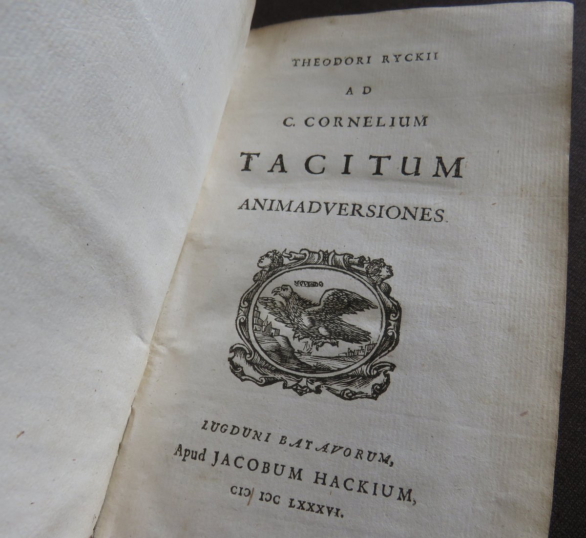 wisdompedlars's tweet photo. RYCKIUS 1686 TACITUS ANIMADVERSIONES Latin COMMENTARIES ROMAN HISTORY Vellum

#books #antiquarian #17thcentury #Tacitus #classics #commentaries #Roman #history #vellum #Latin #bookauction 
https://t.co/QqNzoVSFNm https://t.co/qQDJqvtwar