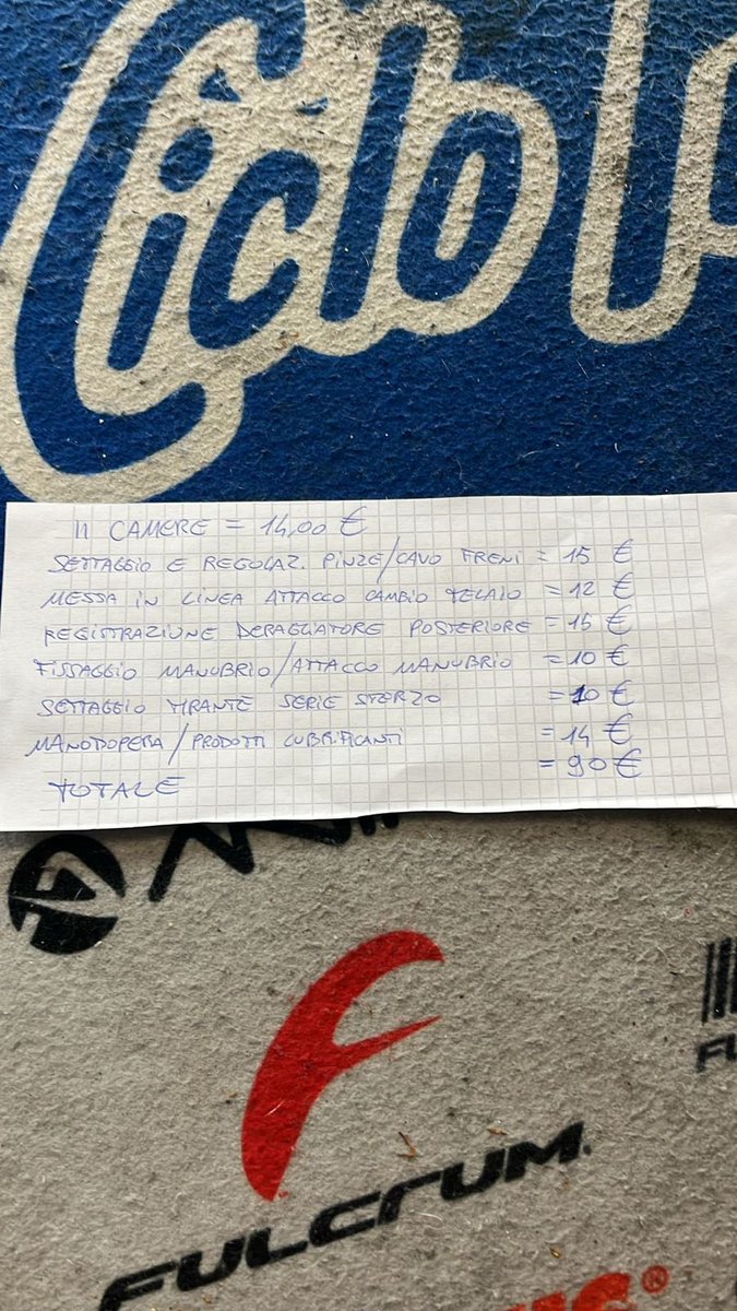 ikaroweb's tweet photo. Porto la bici per riparare le ruote bucate e questo è il costo che ho dovuto sostenere. A me sinceramente sembra un furto. Soprattutto perché non ho chiesto di sistemare altro. https://t.co/F25bdbFzNI