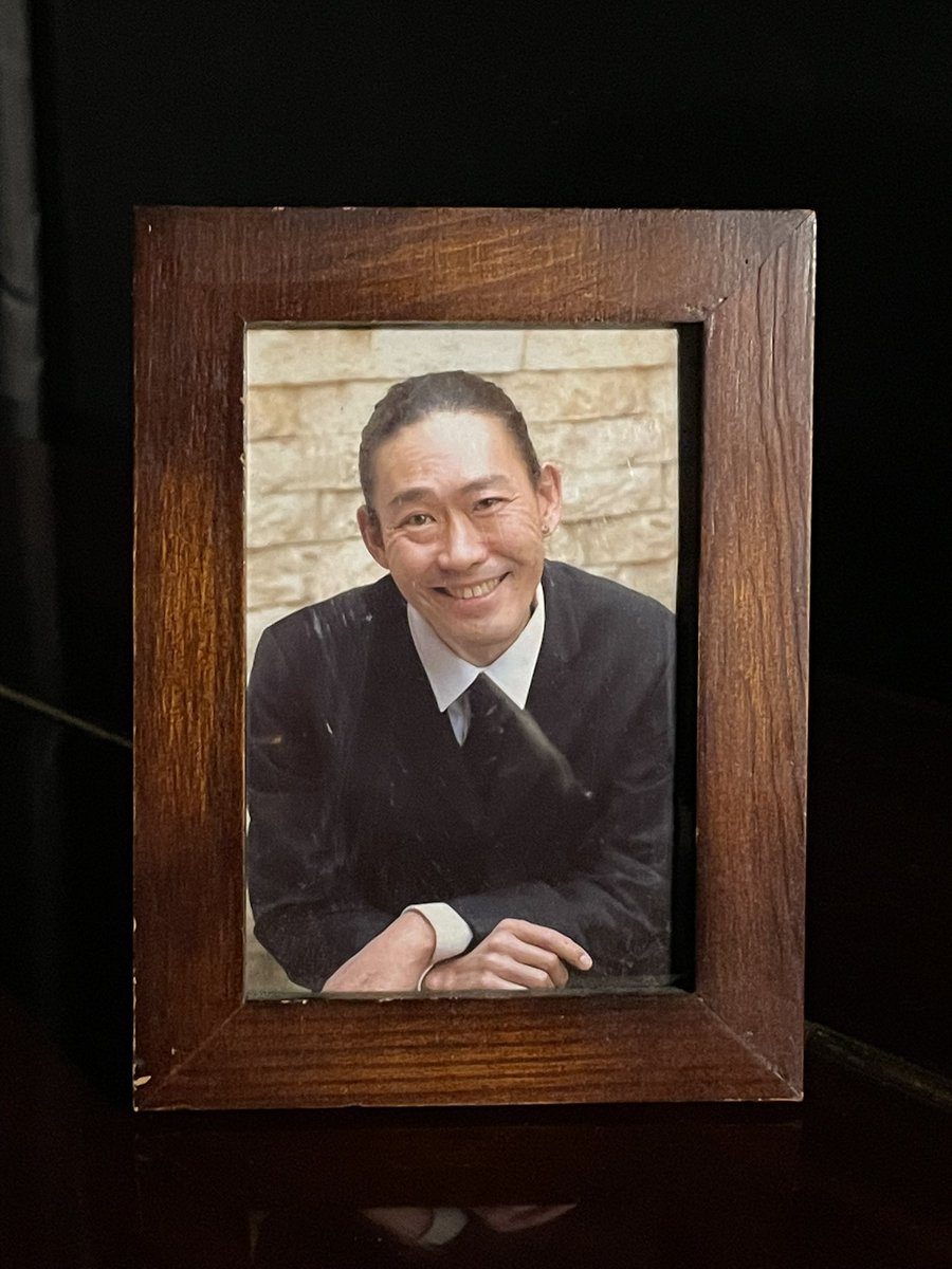 matsusen_kenta's tweet photo. 今日は隆太さんの命日。
今年もB.Y.Gに来ました🥃
色んなことをぐるぐると思い出しながらゆっくりと一杯呑んだ。
隆太さん、最近ライブで「めぐりまわりひとつ���を歌ってますよー!
#山本隆太 #渋谷BYG #めぐりまわりひとつ #ByeByeBlue #松千 https://t.co/wi8cQv3NYv