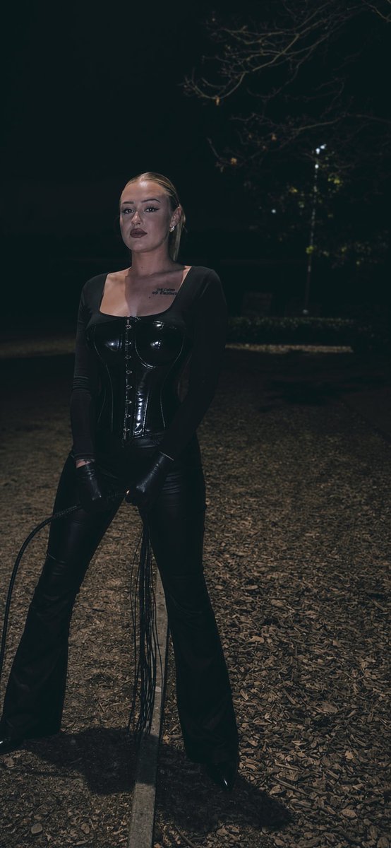 Mistress Elise tweet media