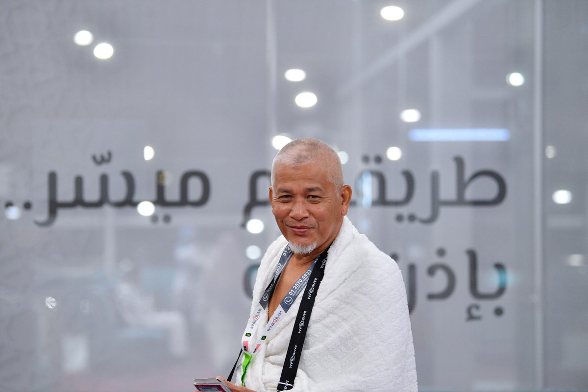 MakkahRoute's tweet photo. في صالة #مبادرة_طريق_مكة، تُنجز إجراءات الحجاج وفق منظومة عمل عالية الكفاءة، تضمن سرعة الإنجاز وجودة الخدمة منذ لحظة المغادرة.
 #رؤية_السعودية_2030 https://t.co/b10euMJHm0