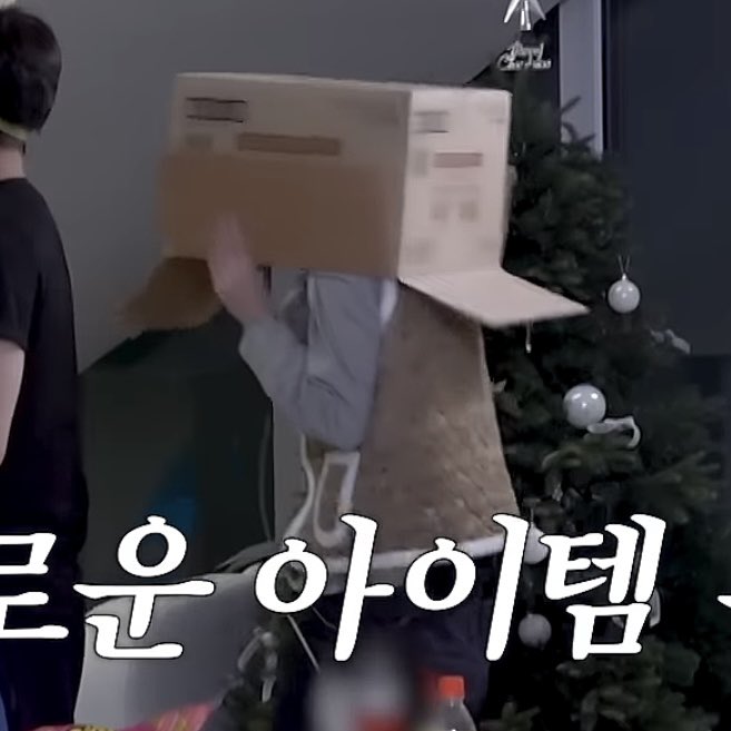 한유진군 ( 대략 3세정도, 최애옷은꽃무늬조끼)
자기눈에안보이며는   다  안보이즞줄안다