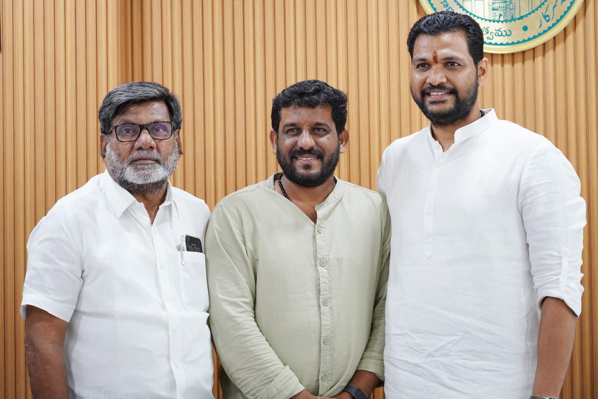 తెలంగాణ మైనారిటీ ఫైనాన్స్ కార్పొరేషన్ ఛైర్మన్‌ శ్రీ ఉబేదుల్లా కొత్వాల్ గారు మరియు  మహబూబ్ నగర్ జిల్లా కాంగ్రెస్ కమిటీ అధ్యక్షులు శ్రీ సంజీవ్ ముదిరాజ్ గారు, ఈ రోజు బిసీ ఫైనాన్స్ కార్పొరేషన్ కి విచ్చేసి మర్యాదపూర్వకంగా కలిసిన సందర్బంగా...
.
.
.
.
.
#NSG #nuthisrikanthgoud