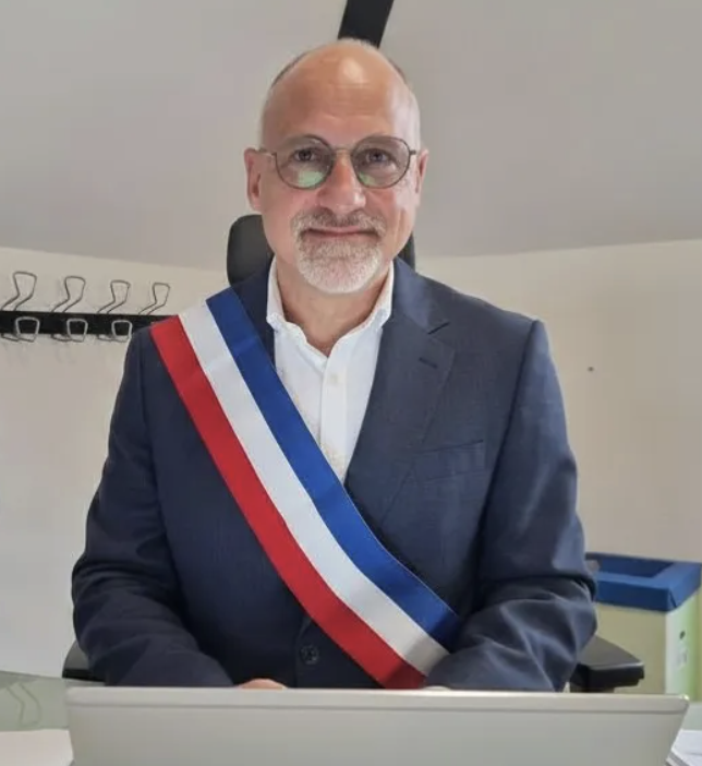 assoaelo's tweet photo. Olivier Pajot, un exemple parmi d'autres des adhérents de l'Association nationale des Elus Locaux d'Opposition du dernier mandat, formé par l'AELO, qui a été élu Maire de Montévrain (77) il y a 2 mois. @jpaullefebvre @BrunoEstampe 
https://t.co/dWQD60QghU https://t.co/0cAwlRNuLS
