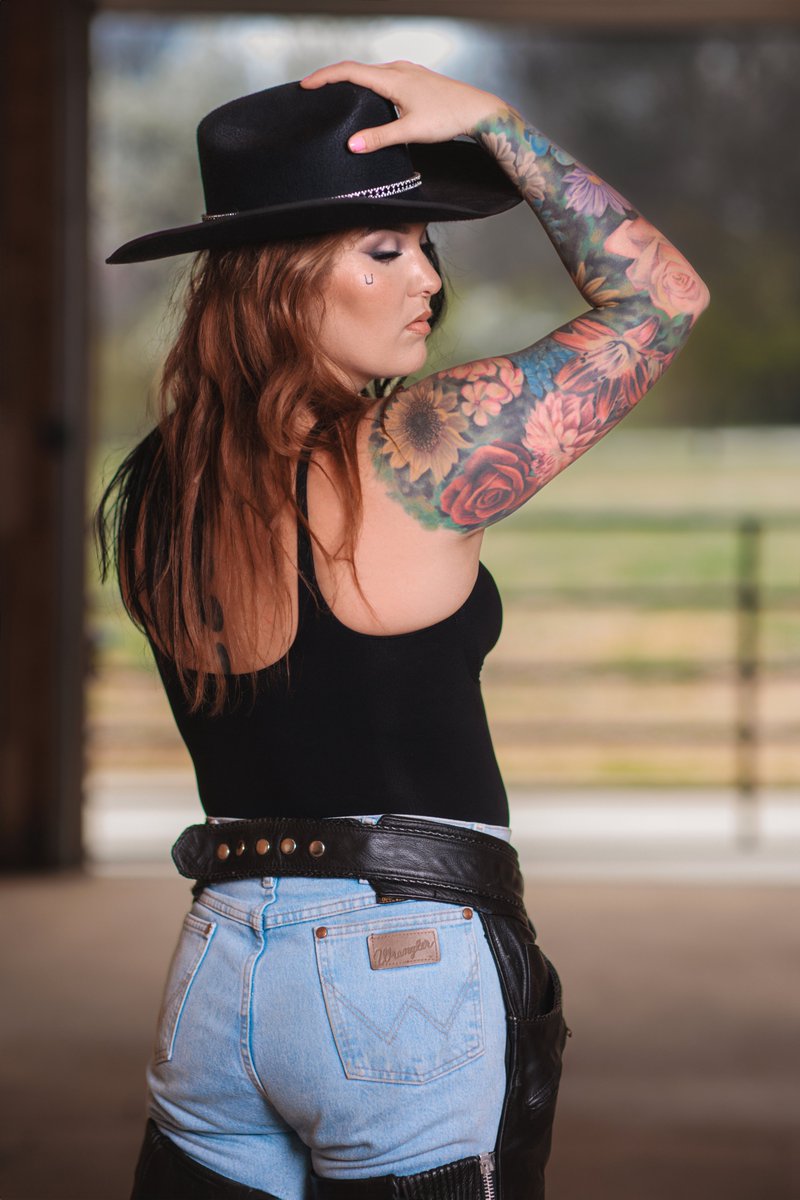 lenahan_dave's tweet photo. This week on Songwriter Connection, I’m joined by the incredibly talented Allie Colleen 🎙️
A true songwriter at heart, Allie is carving her own lane in country music with honest lyrics, emotional depth, and a fearless authenticity that’s connecting with fans all over the world. https://t.co/6s4j91jsSQ