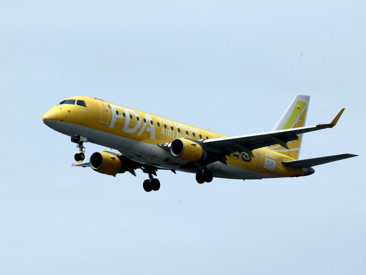 raven_spk02's tweet photo. 宅撮り #FDA;#しまねっこ号 到着 @ 2026/05/06(Wed)🥰
・FDA171(FSZ⇒OKD, JA07FJ);RNP RWY14 Final, 10:27 JST
#フジドリームエアラインズ #E175 #FDAファンクラブ #FDAf
#JA07FJ #ハッピーイエロー #OKD #RJCO #丘珠空港 #宅撮り https://t.co/o6EqjwyQjd