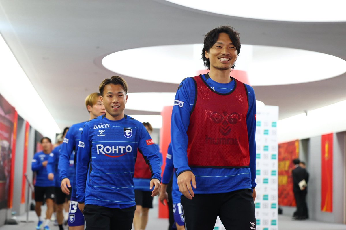 選手たちがピッチに登場⚽ 試合を観るなら▶️@DAZN_JPN 登録は