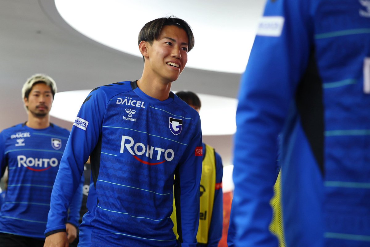選手たちがピッチに登場⚽ 試合を観るなら▶️@DAZN_JPN 登録は
