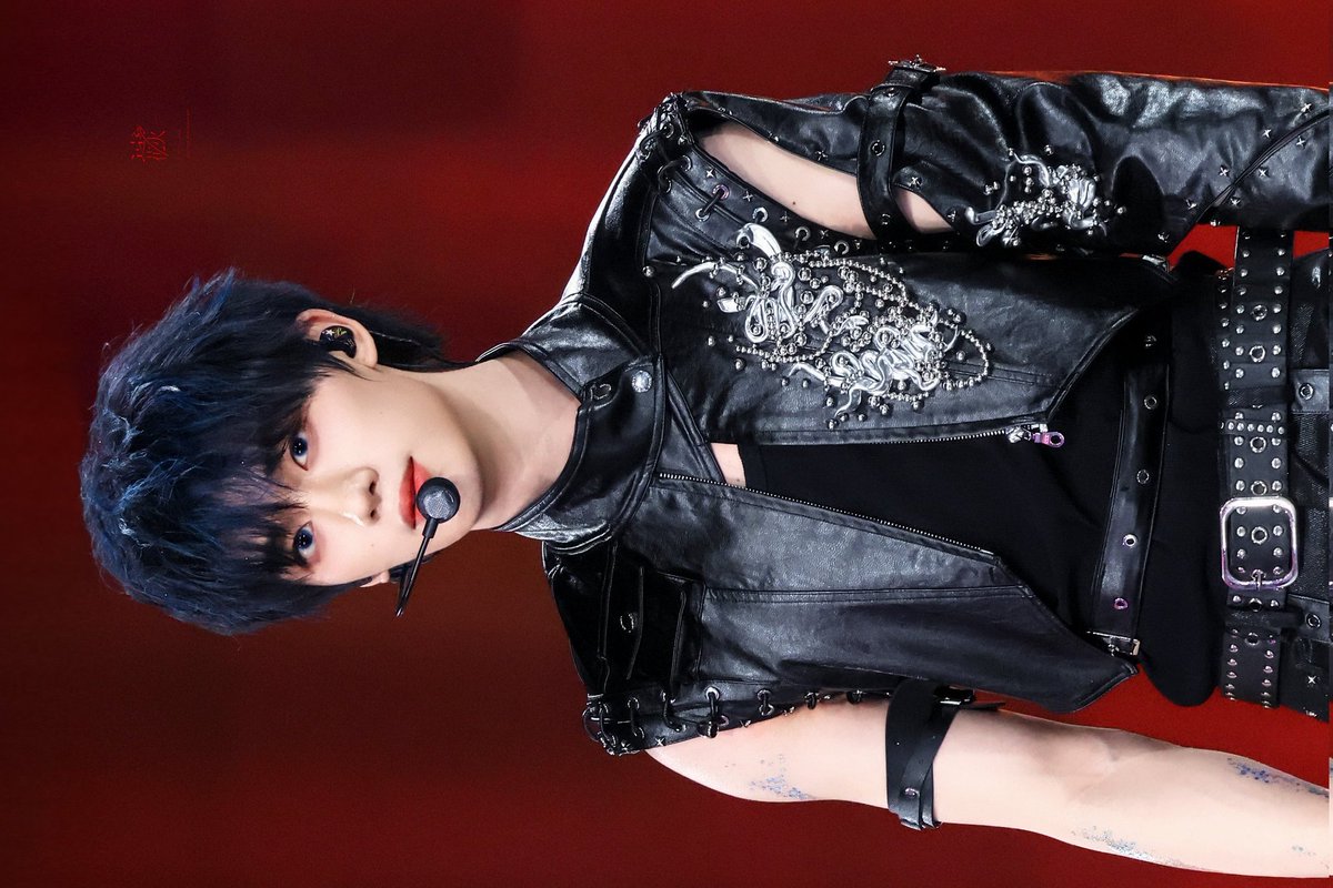 Ding chengxin concert days 1-4.. He's insane t_t