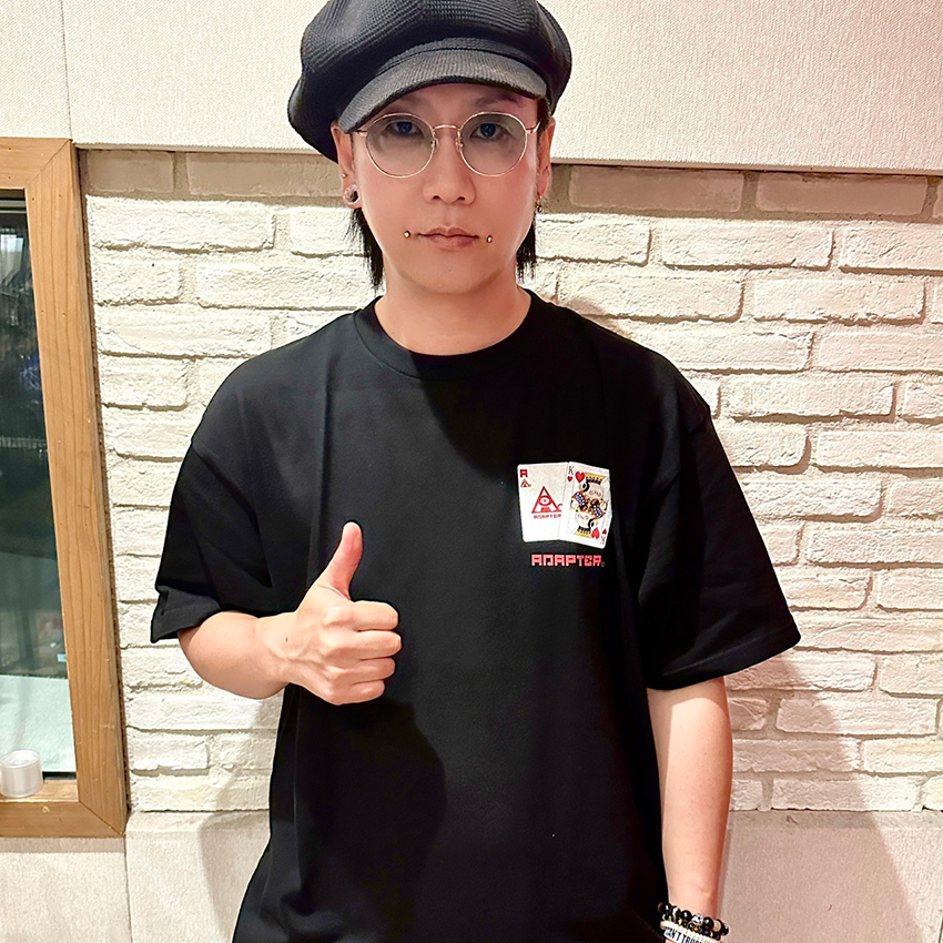 ada_official's tweet photo. ADAPTER。21周年記念 
闇音楽家の執念Tシャツ。全サイズの受付開始しました！

闇音楽家の執念Tシャツ。
サイズ:S / M / L / XL / 2XL / 3XL
※メンズサイズの商品になります。
価格:5,500円(税込)

受付期間:～2026年5月20日23時59分まで
https://t.co/PcgoX1nNpQ https://t.co/pw1yq88WyR