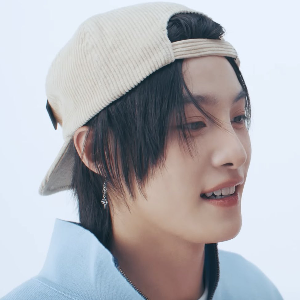 yyplacebo's tweet photo. his face looks so kind🥺 https://t.co/58u6LPanEG