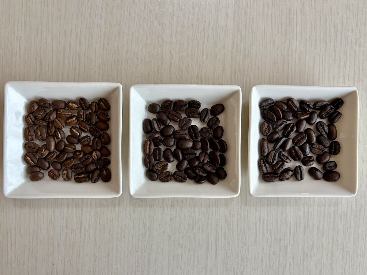 5_Roaster_X's tweet photo. 煎る☕️
3日程度寝かせて飲みますの💤
深煎りは寝かせるとテカテカになりますのん🧐

左　中浅煎
エチオピア🇪🇹イルガチョフG2ブライトローズ

中　深煎
コロンビア🇨🇴ナリーニョ コンサカ エクセルソ

右　深煎
インドネシア🇮🇩マンデリン G-1リントン・ラスナ

#ILL
#煎る
#ゴーロースター
#5R https://t.co/cTlQLq68mQ