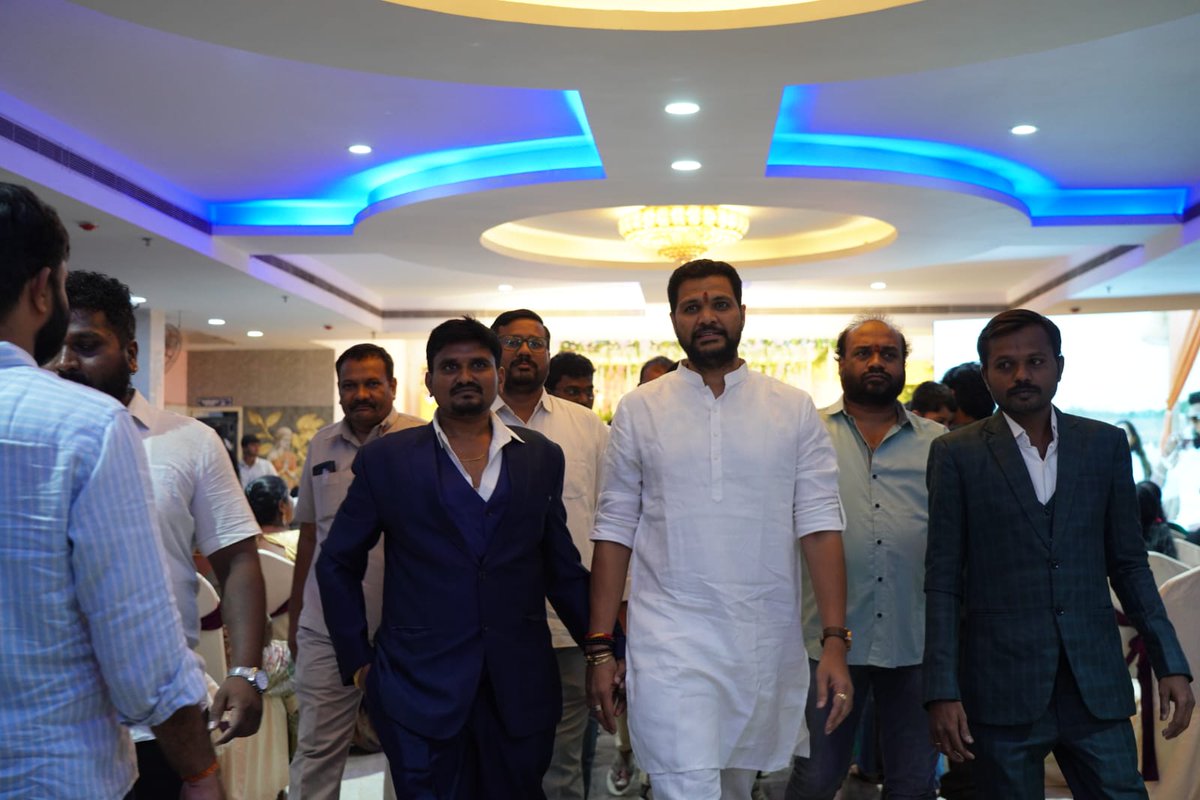 పీర్జాదిగూడ మున్సిపల్ NSUI ప్రెసిడెంట్ రవితేజ గౌడ్ గారి మ్యారేజ్ రిసెప్షన్ కు హాజరై వధూవరులను  ఆశీర్వదించడం జరిగింది...
.
.
.
.
.
#NSG #nuthisrikanthgoud #marriageevents #public #viralreel