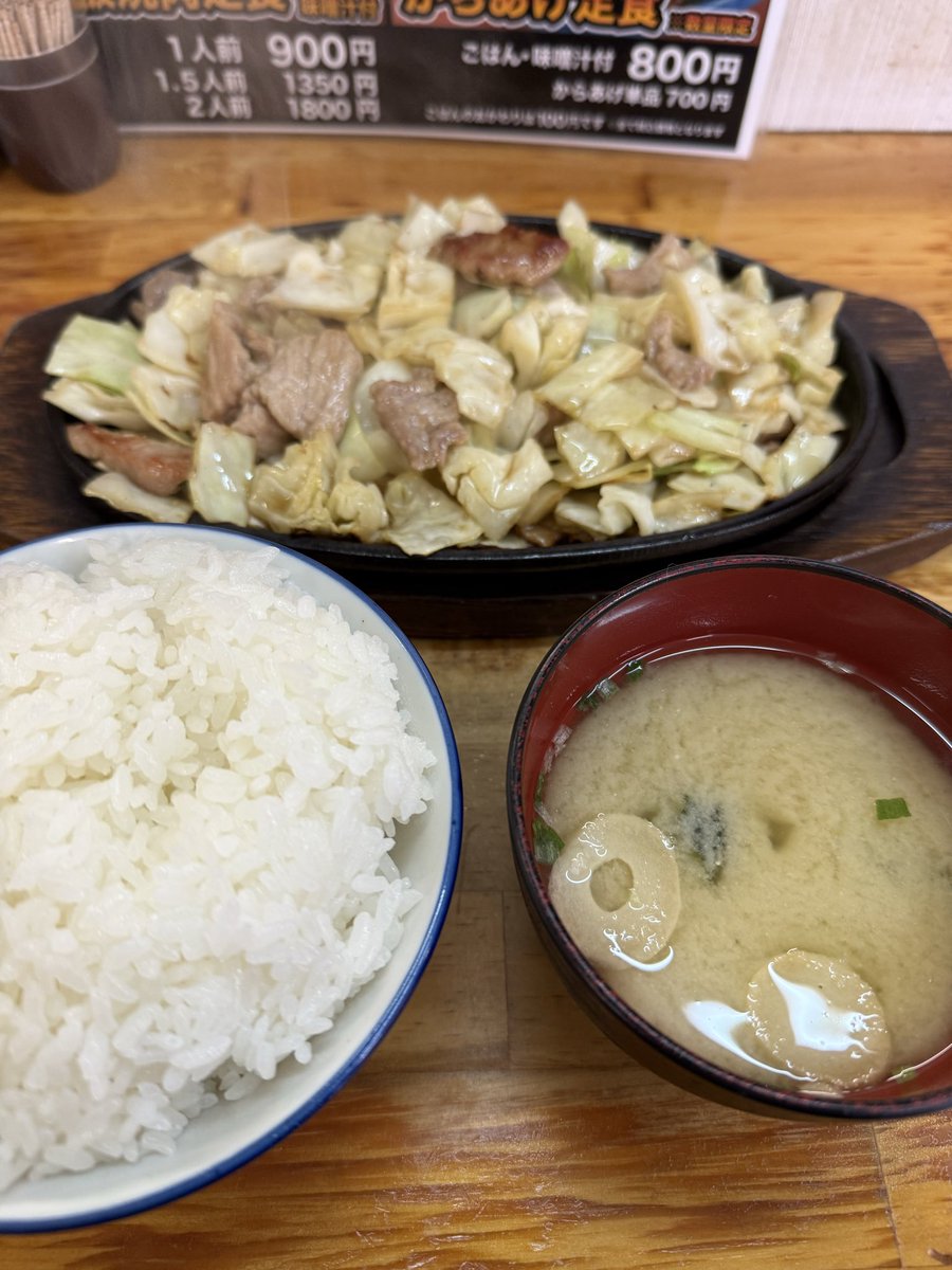 ga_kunn's tweet photo. 北九州で食べれる、焼肉鉄板定食。
びっくり亭ではない！！

#小倉　#北九州 https://t.co/2UAf4W3Sho