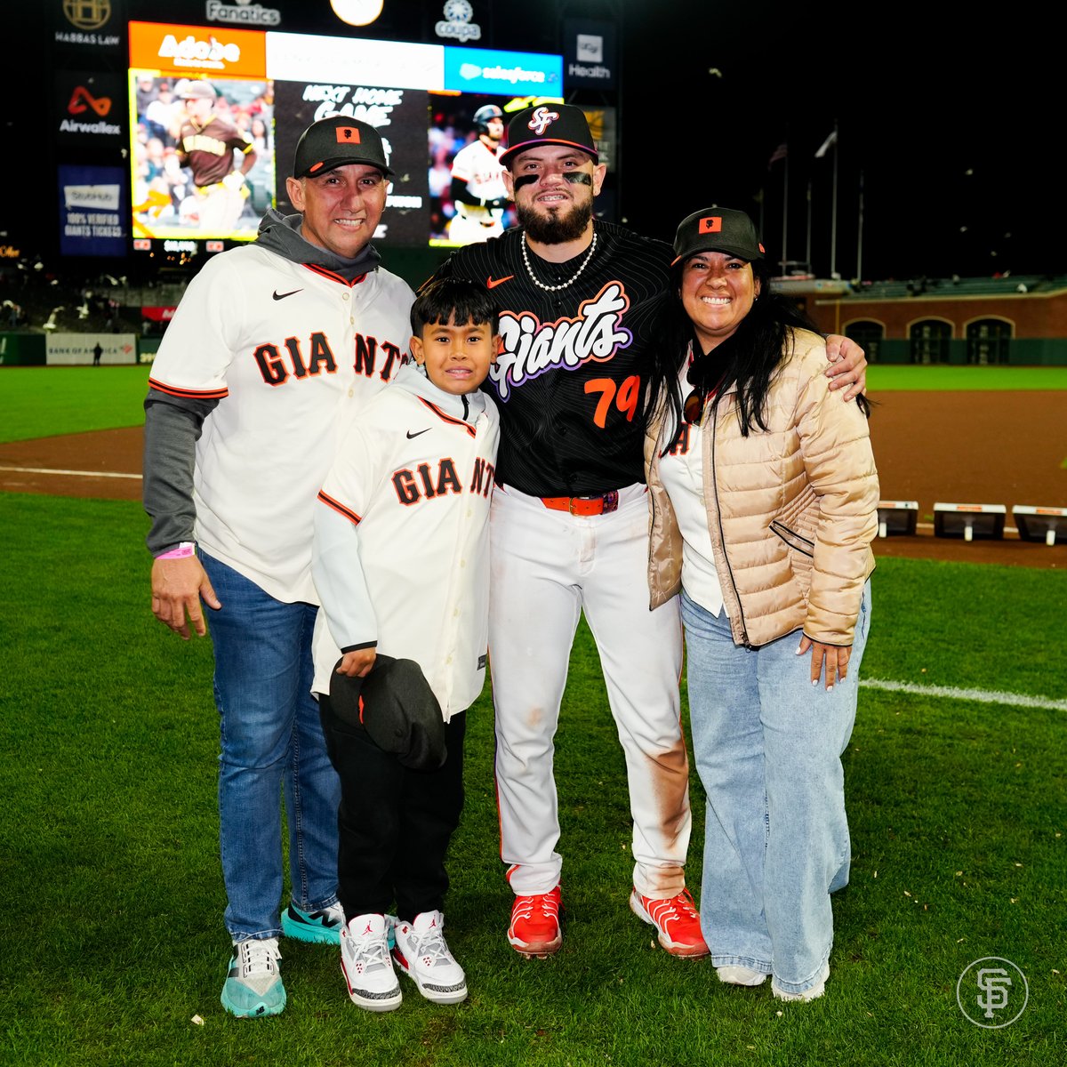 SFGiants tweet media