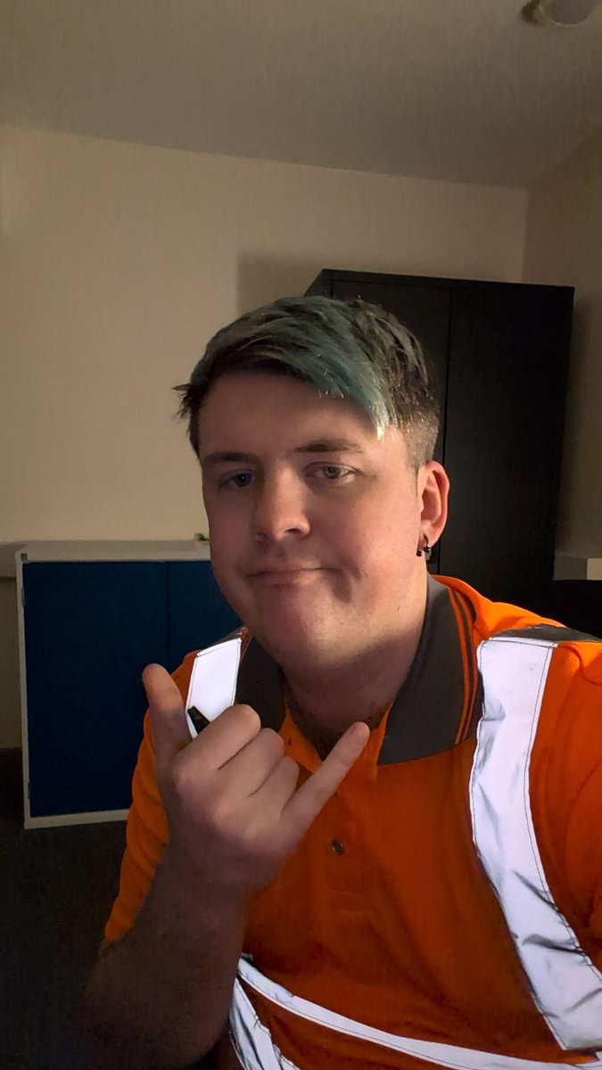 JinxSpidox's tweet photo. Generally shithoused dog @cfconvention soon, come find me in the bar, smoking out front, chatting shit about trains or even worse passed out in the lake 😂 https://t.co/jwGTcWVPbH