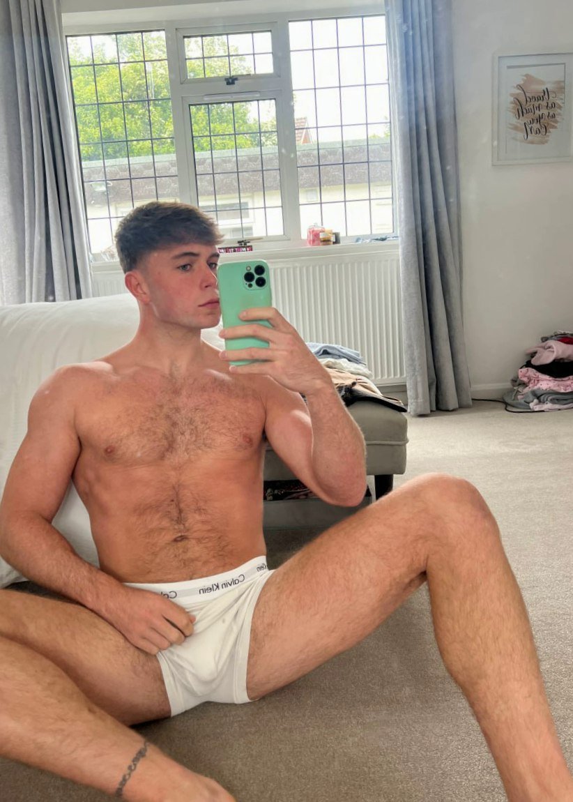 lucastone66's tweet photo. @noahtwnk We all love a good pair of white undies https://t.co/kuJrTgTnbF