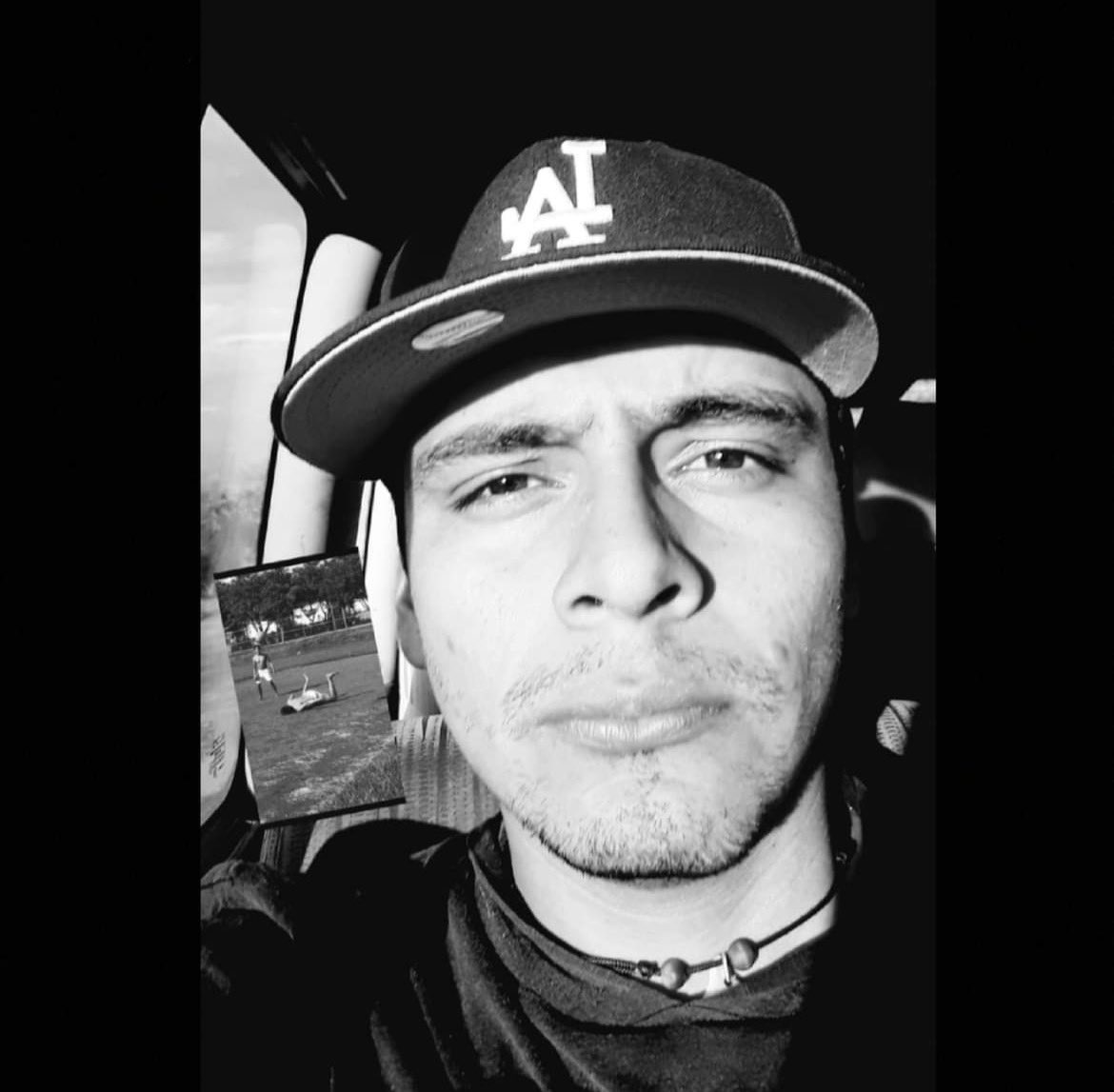 MexHomeless's tweet photo. Que rica verga tiene este chacal RT si quieres ver como da leche #gay #chacal https://t.co/DCvswYdGCr