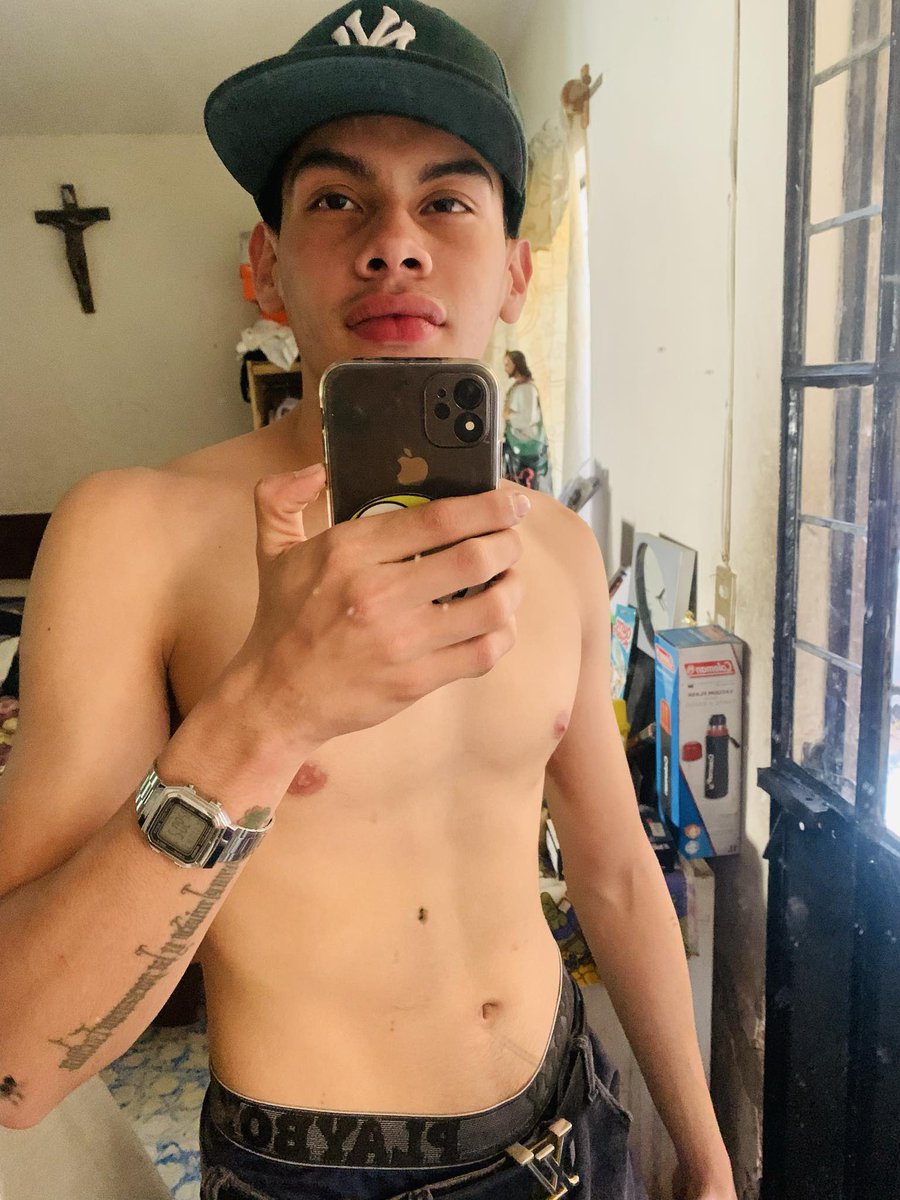 MexHomeless's tweet photo. Rico chacal vergon, la tiene bonita 🔥 RT para más #gay #chacal https://t.co/JkgGRhJKef