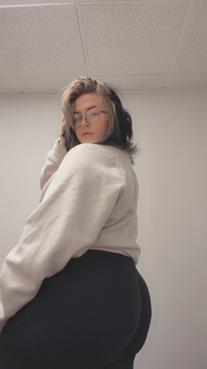 KitsuDawn's tweet photo. Another photo dump simply because I can 🩷💜 https://t.co/P42PmbLPmE