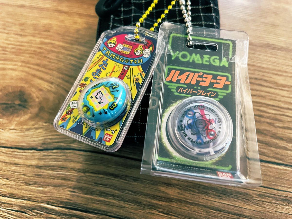 skbi_manager's tweet photo. 財布のキーホルダーが可愛くてたまらん
平成味がすぎる https://t.co/VDZPMC67VK