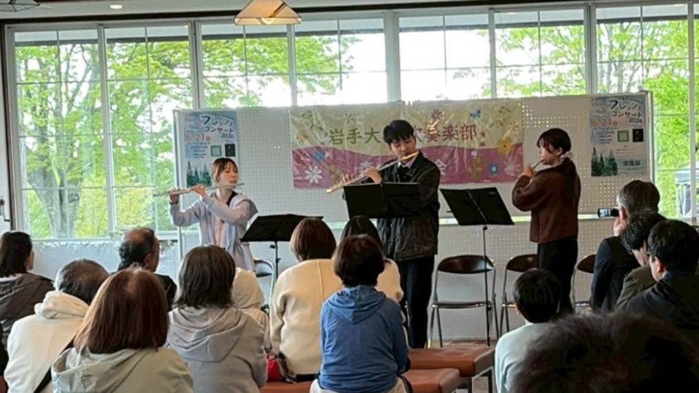 iu_WO's tweet photo. 先日5月4日（月）に、花巻広域公園で行われた ぎんがのもり春まつりで演奏してきました！

さまざまな世代の人に楽しんでいただけたと思います！
お客様との距離が近く、あたたかい雰囲気の演奏会になりました🥰
ありがとうございました！ https://t.co/eaeblLavfr