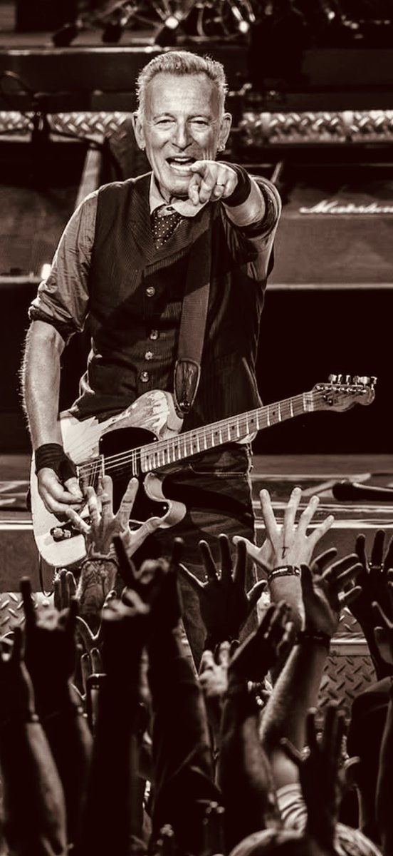 BDoltri's tweet image. “…Don't make no difference what nobody says
Ain't nobody like to be alone
Hey yeah hey
Everybody's got a hungry heart…”

❤️🎸🇺🇸🎷🇮🇹❤️🚂🚂🚂❤️
📸 : @PamSpringsteen 

#FromItalyForBruce
#Springsteen
#NoKings
#CavalryIsComing
#BruceSpringsteen
#LOHADT
#6Maggio
#May6st