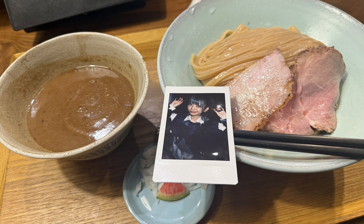mitsu_d_ASP0085's tweet photo. ハキームと最後に大阪でつけ麺🍜
しっかりチェキ飯してて最高☺️ https://t.co/h67V1cLe7I