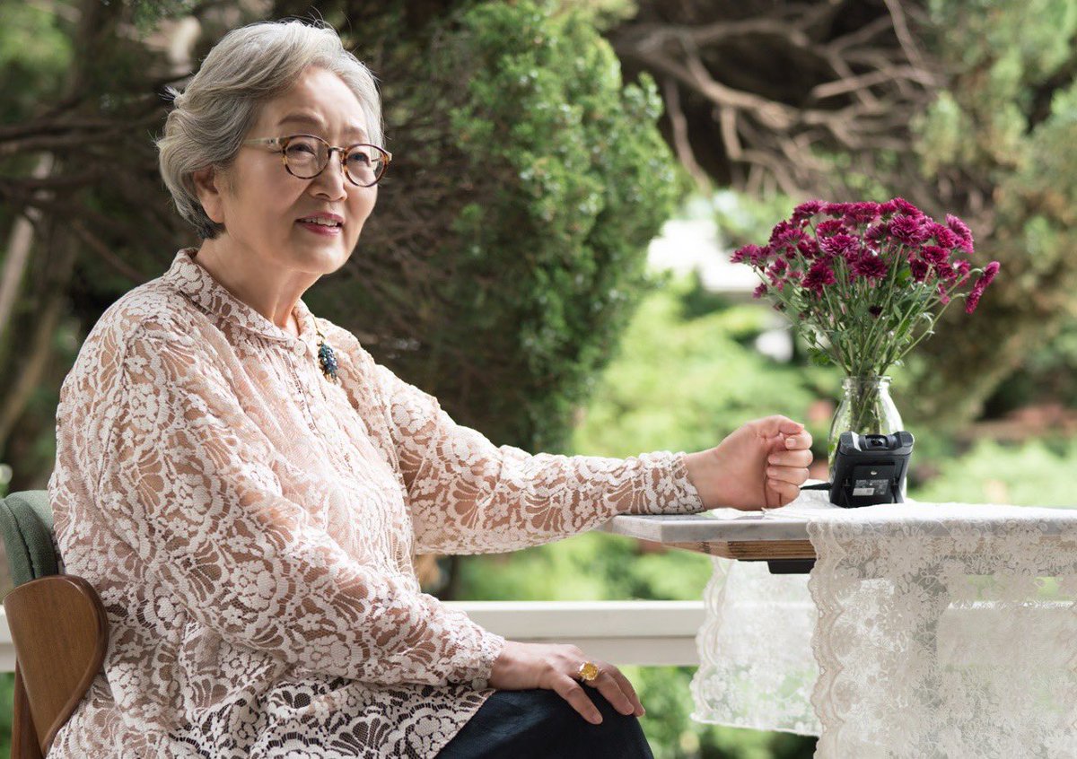 두산베어스가 8일(금) 잠실야구장에서 열리는 SSG랜더스와의 정규시즌 맞대결에서 승리기원 시구를 진행한다.

이날 시구는 현역 최고령 여배우인 김영옥 배우가 장식한다.