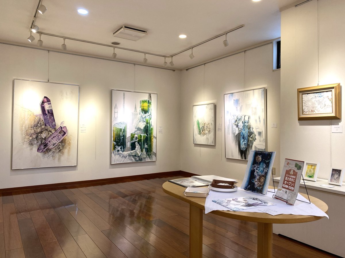 rieu35_fine's tweet photo. 個展今日から開催！お暇ありましたら♪

鉱物印象記　横田綾子絵画展
5/6(水)〜5/17(日) 月・火休廊
10:30〜17:00(初日16:00まで)
クラフト&amp;ギャラリー風画
さいたま市西区内野本郷971-6
JR宮原駅か西大宮駅からバス、内野本郷バス停下車、徒歩5分
駐車場有
#絵画 #展示 #鉱物 #鉱物画 https://t.co/SlrUnaNZIW