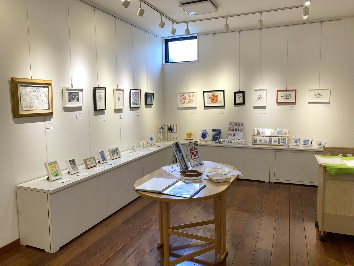 rieu35_fine's tweet photo. 個展今日から開催！お暇ありましたら♪

鉱物印象記　横田綾子絵画展
5/6(水)〜5/17(日) 月・火休廊
10:30〜17:00(初日16:00まで)
クラフト&amp;ギャラリー風画
さいたま市西区内野本郷971-6
JR宮原駅か西大宮駅からバス、内野本郷バス停下車、徒歩5分
駐車場有
#絵画 #展示 #鉱物 #鉱物画 https://t.co/SlrUnaNZIW