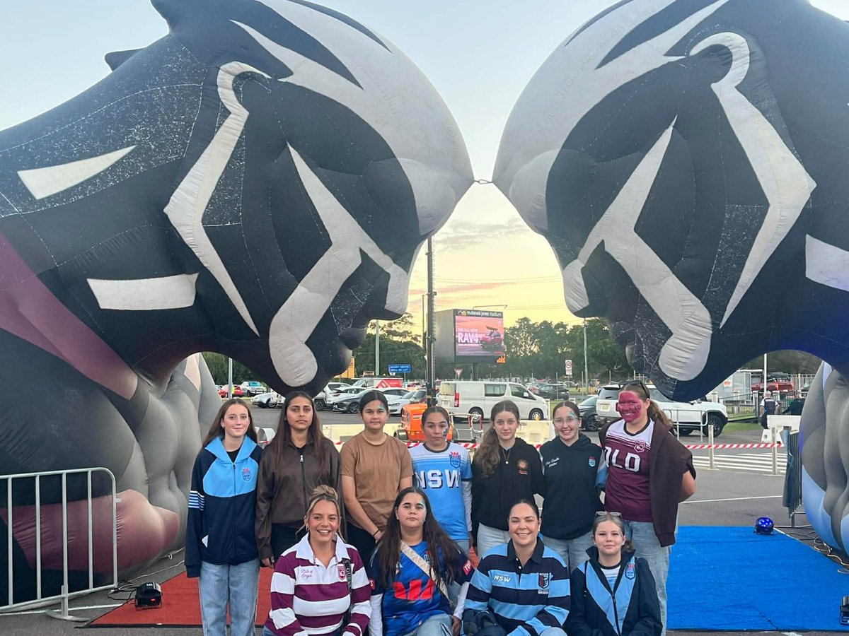 Stars_AU's tweet photo. 20 lucky Stars students from Tamworth High School and Gunnedah High School in NSW got up close to the action of Round 1 of the Women's State of Origin. Thanks to Ampol Australia for a truly memorable evening!
#community #healthylifestyle https://t.co/lwl4MM7plQ